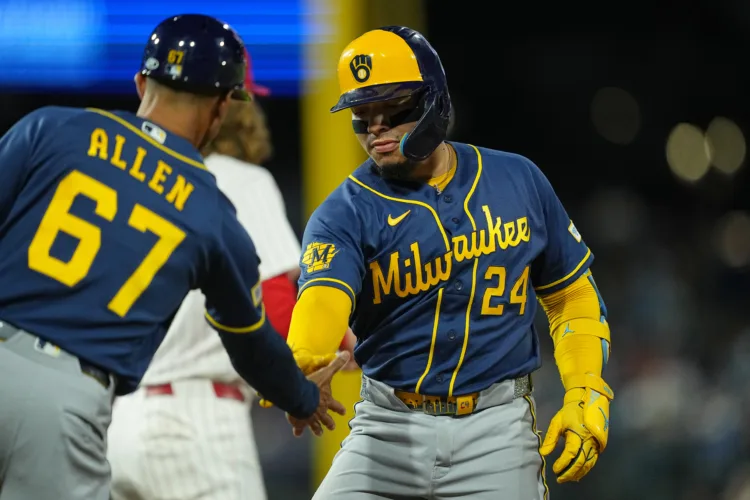 Yelich, Turang homer as Brewers win 99th game